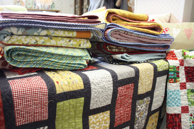 pile-of-quilts