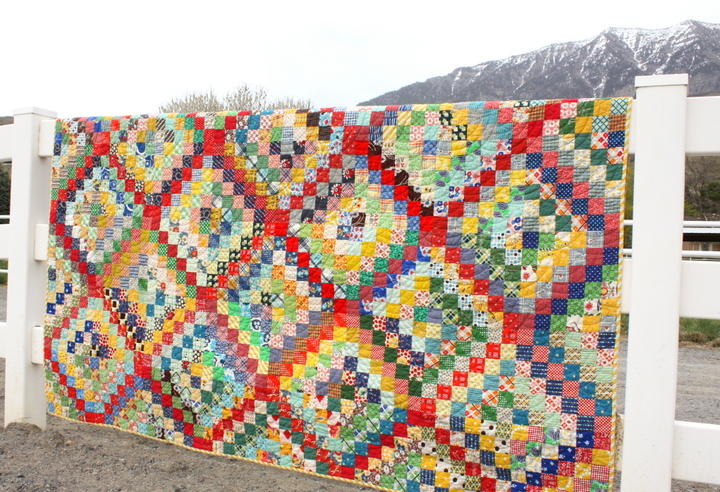 scrappy-trip-around-the-world-quilt