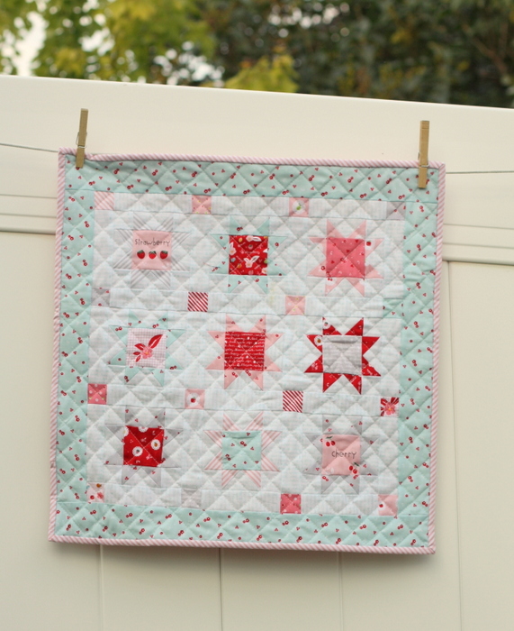Fast Flying Geese + Sawtooth Star Quilt Block Tutorial featured by top US quilting blog, Diary of a Quilter: Sweet Orchard Star mini quilt-001