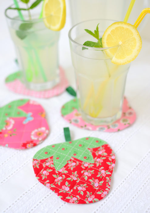Quilted Strawberry Coaster free tutorial