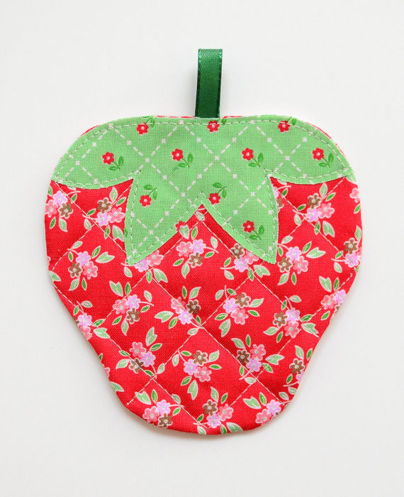 Free Pattern: Quited Strawberry Coaster Tutorial