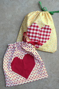 Heart Drawstring Bag Tutorial - Lined and beginner friendsly