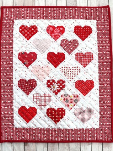 Red scrappy hearts mini quilt pattern
