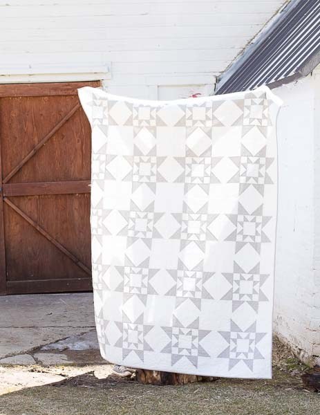 Modern two tone gray and white Sawtooth Star free quilt pattern