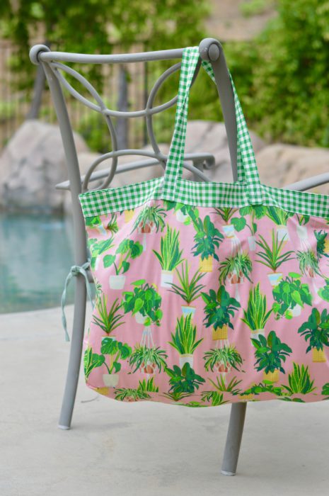 Reversible Pool-side tote bag tutorial by Amanda of Jedi Craft Girl