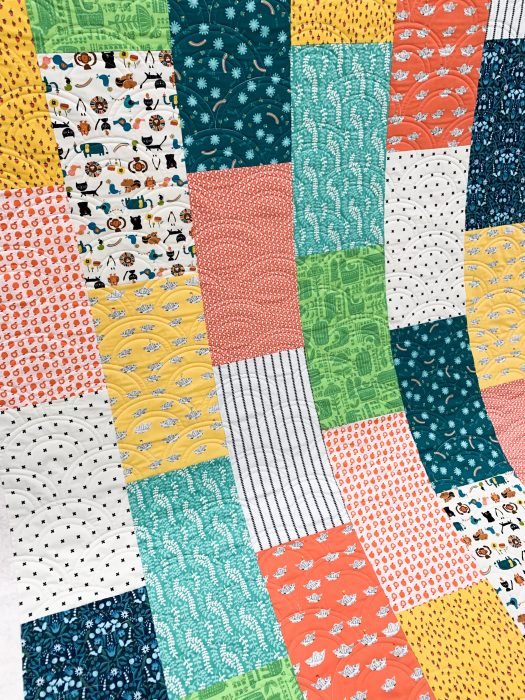 Fast & Easy Fat Quarter Quilt by popular Utah quilting blog, Diary of a quilter: image of a fat quarter quilt.
