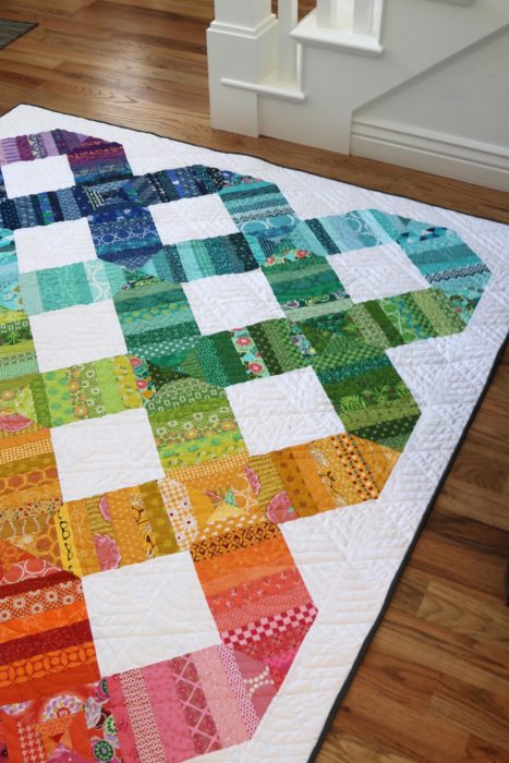 Use fabric scraps to make a colorful quilt - pattern by Amy Smart