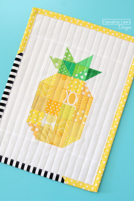Pixelated Pineapple mini quilt free pattern
