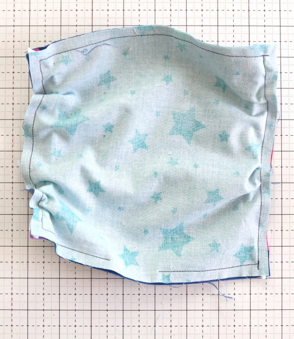 Quick and Easy DIY Fabric Face Mask tutorial featured by top US quilting blogger, Diary of a Quilter.
