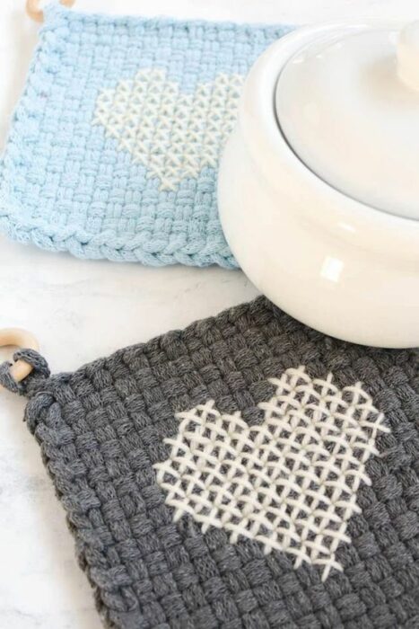 Cross-stitch heart on woven hotpads - easy DIY.