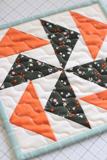 Dutchman's Puzzle free quilt block and table runner tutorial and machine quilting tips