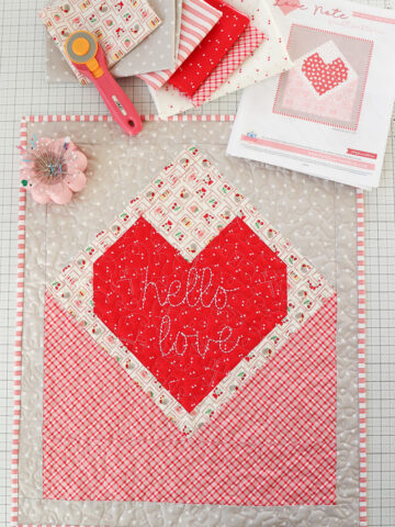 Love Note Mini Quilt pattern - free from the Fat Quarter Shop