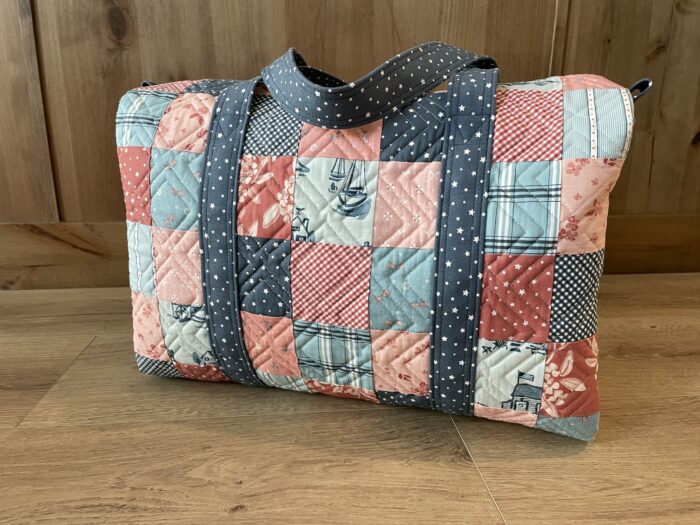 Scrap patchwork tote bag - pattern is Patchwork Duffel by Kaitlyn of Knot and Thread