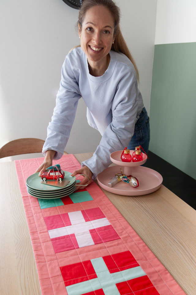 Tutorial The Improv Gift Wrap Table Runner