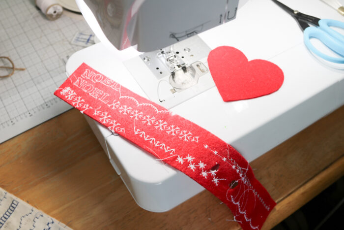 Handmade felt gift tags/Christmas ornament tutorial made with decorative sewing machine stitches.
