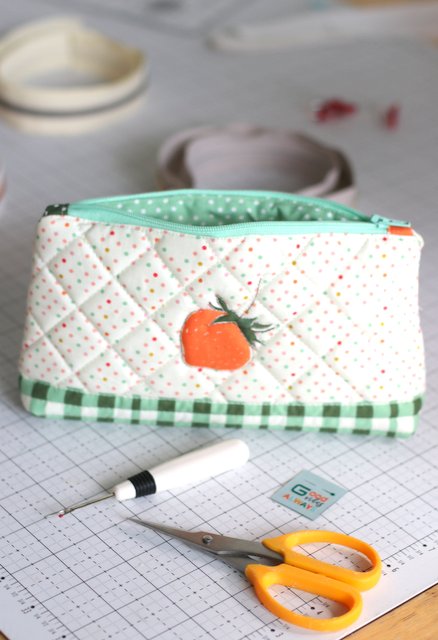 Bloomberry zipper pouch panel and tutorials by Minki Kim