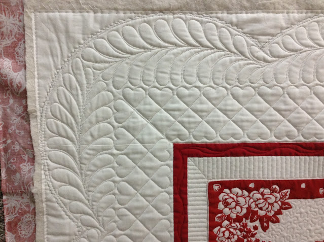 Quilting a scalloped quilt border