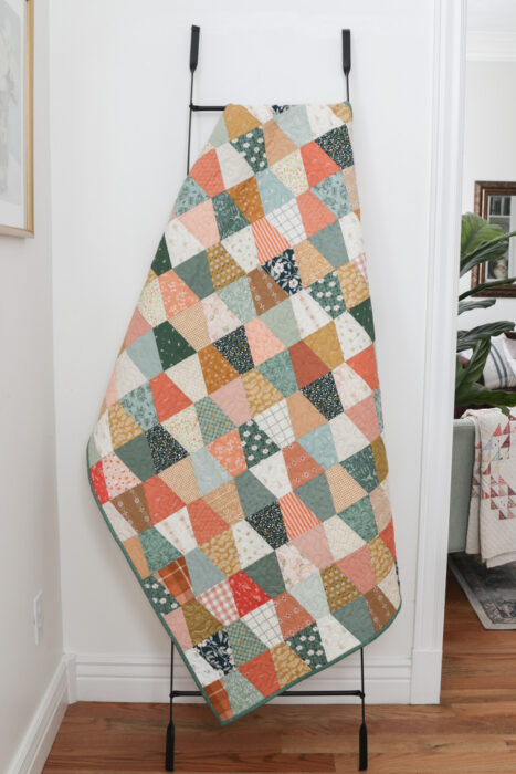 Tutorial: How to make a scrappy Tumbler Patchwork Quilt