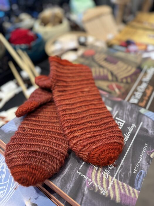 Nalbinding a Stone Age looping technique with yarn - Norwegian fiber arts and traditional crafts