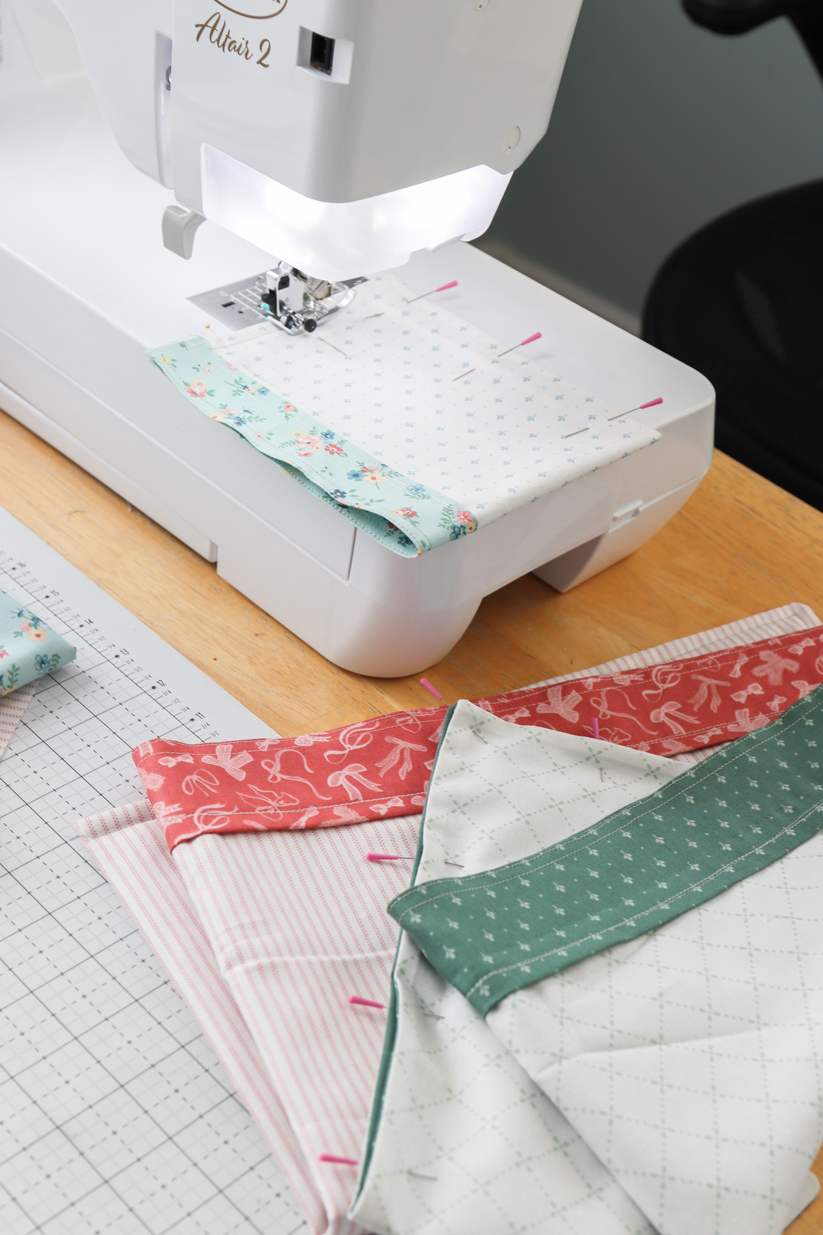 Easy Lined Drawstring Bag Tutorial in 3 Sizes - Diary of a Quilter - a ...
