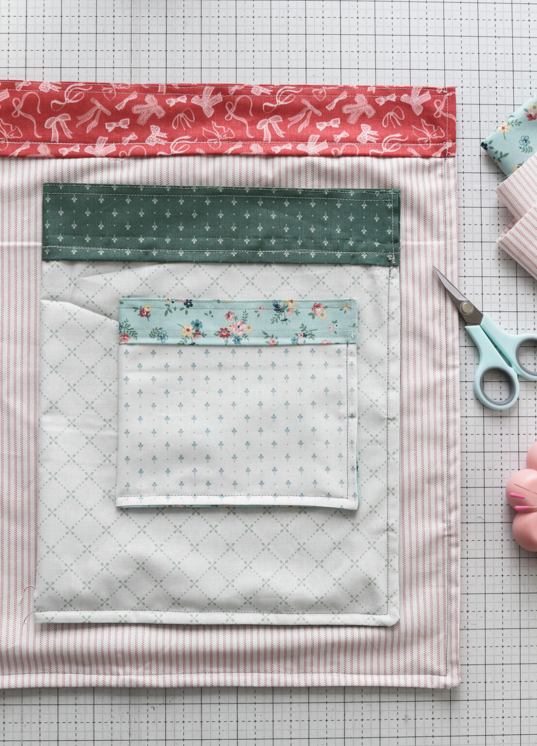 Easy Lined Drawstring Bag Tutorial in 3 Sizes - Diary of a Quilter - a ...