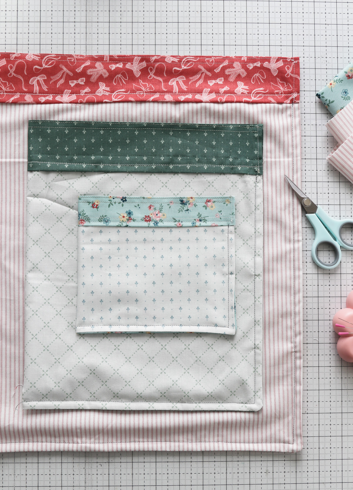 Easy Lined Drawstring Bag Tutorial in 3 Sizes - Diary of a Quilter - a ...