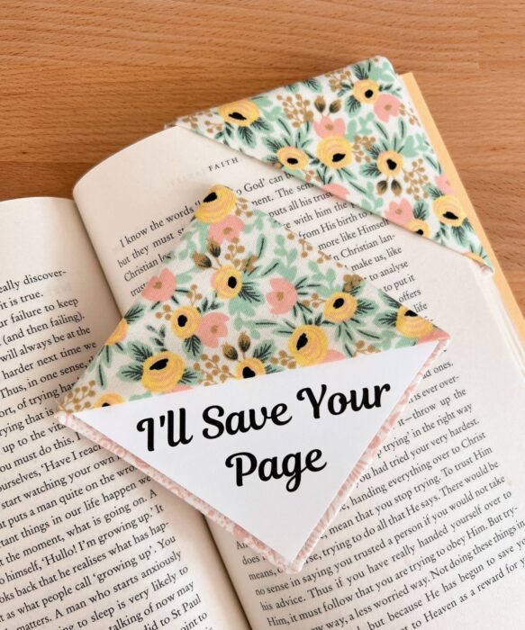 16 Easy Gifts to Sew in an afternoon: Pen Holder Bookmark tutorial from Stacey Lee Creative
