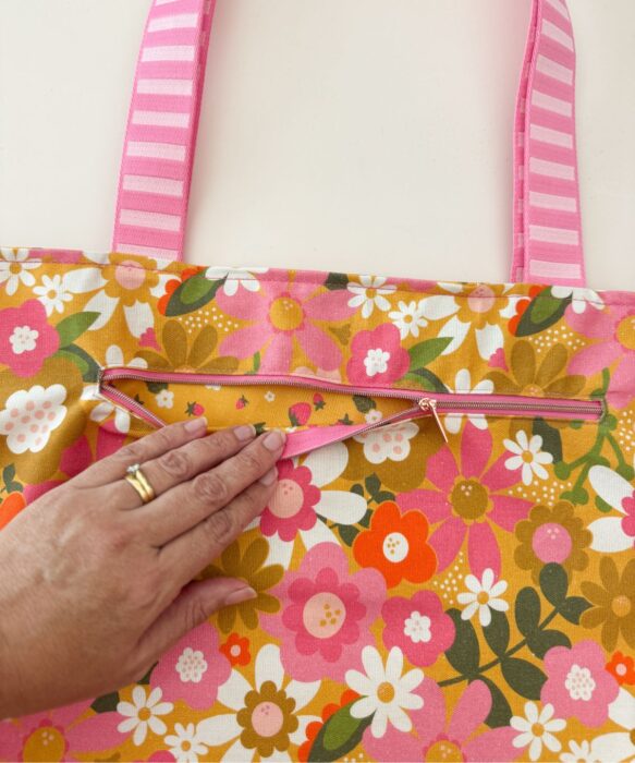 16 Easy Gifts to Sew in an afternoon: Tote Bag Tutorial from Stacey Lee Creative